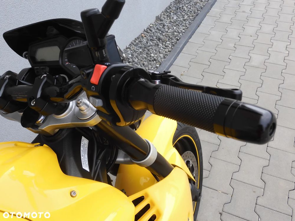 Yamaha FZ - 11