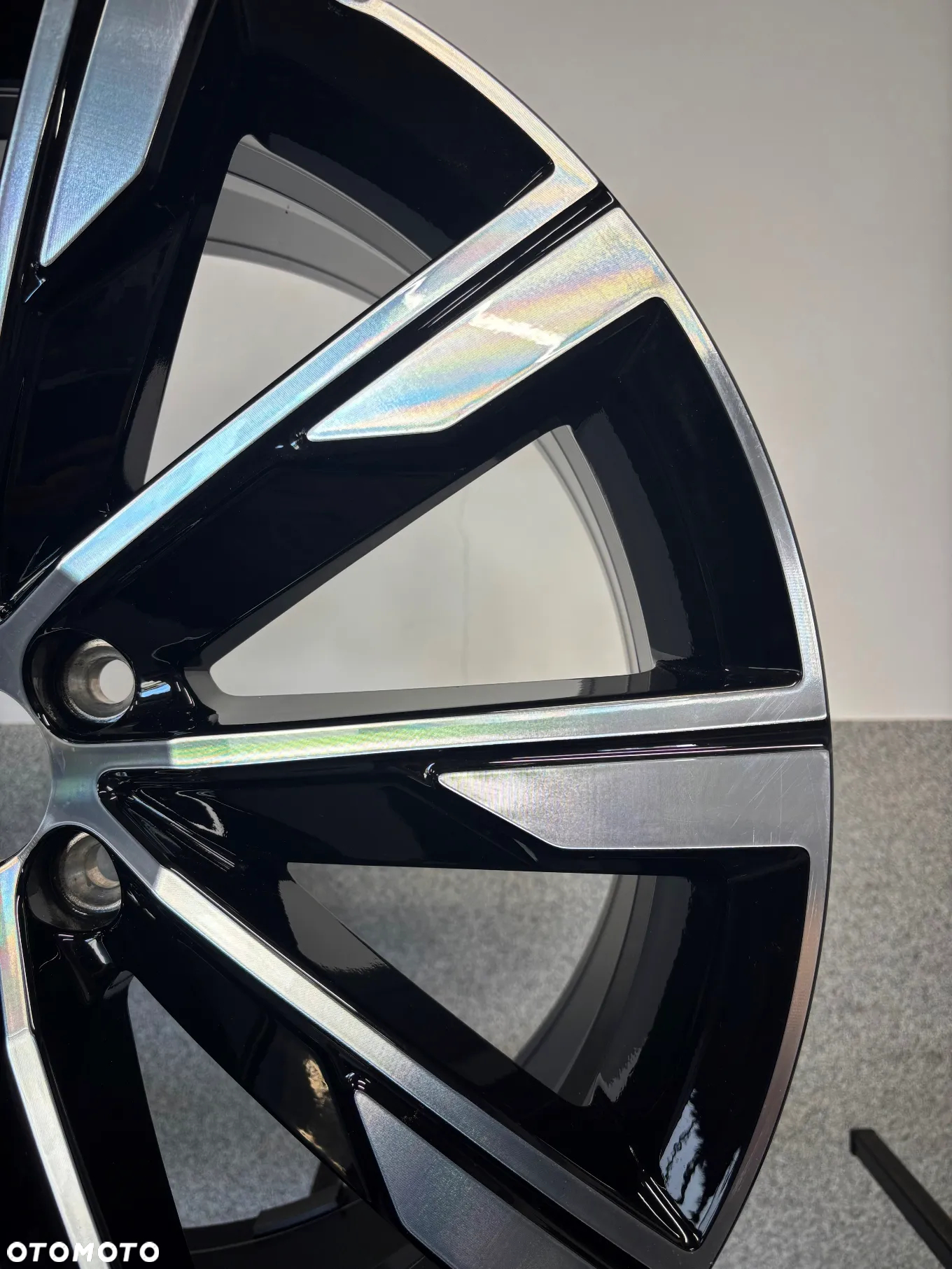 1 FELGA ALU. VOLVO V60,S60 R-GESIGN 20'' 8J ET45 - 5