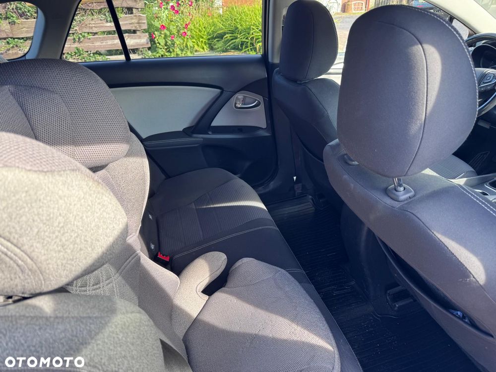 Toyota Avensis 2.0 D-4D Premium - 7