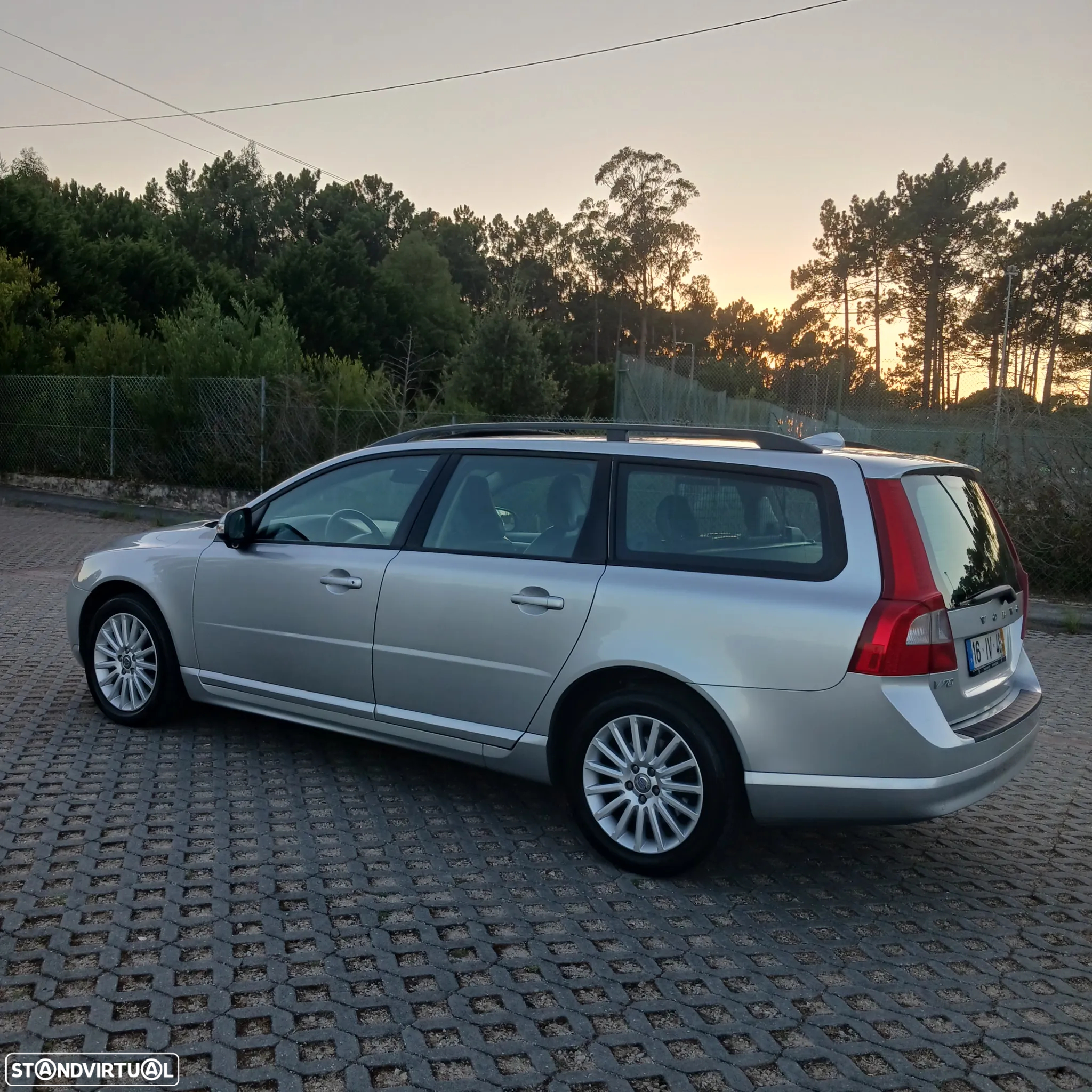 Volvo V70 2.4 D5 Momentum - 7
