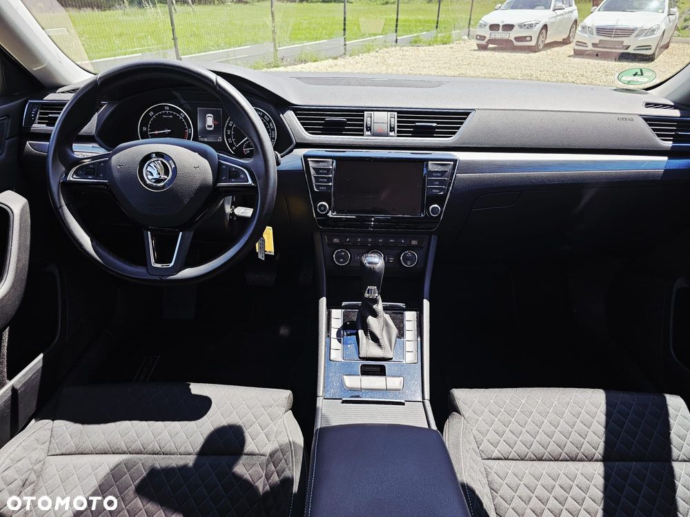 Skoda Superb 2.0 TDI DSG Ambition - 6