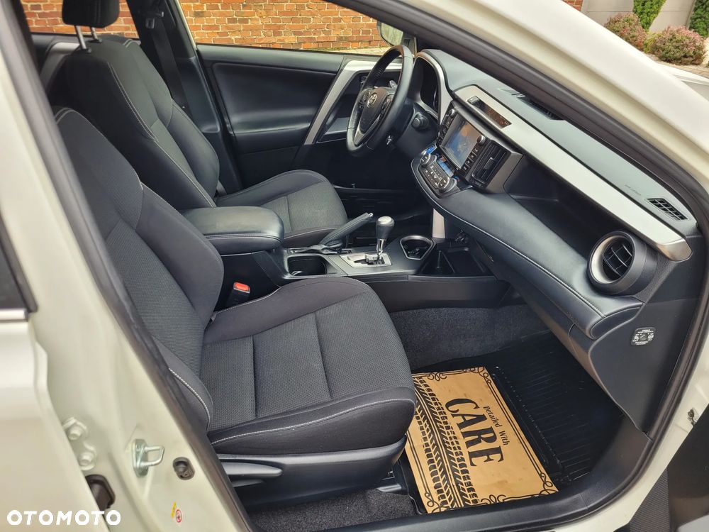 Toyota RAV4 Hybrid Premium 4x2 - 18