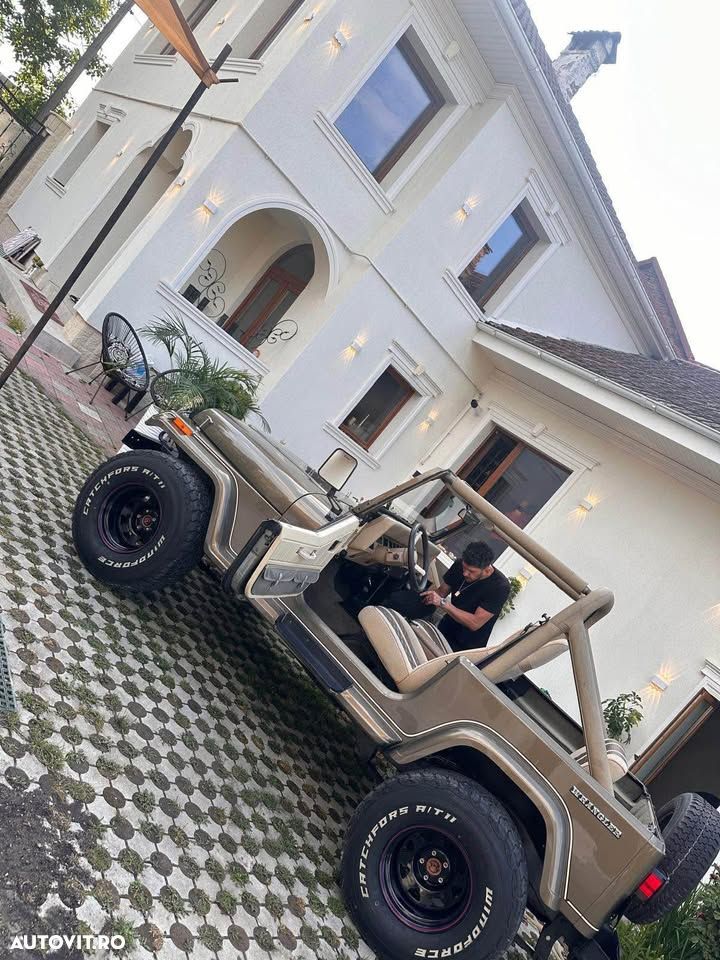 Jeep Wrangler - 10