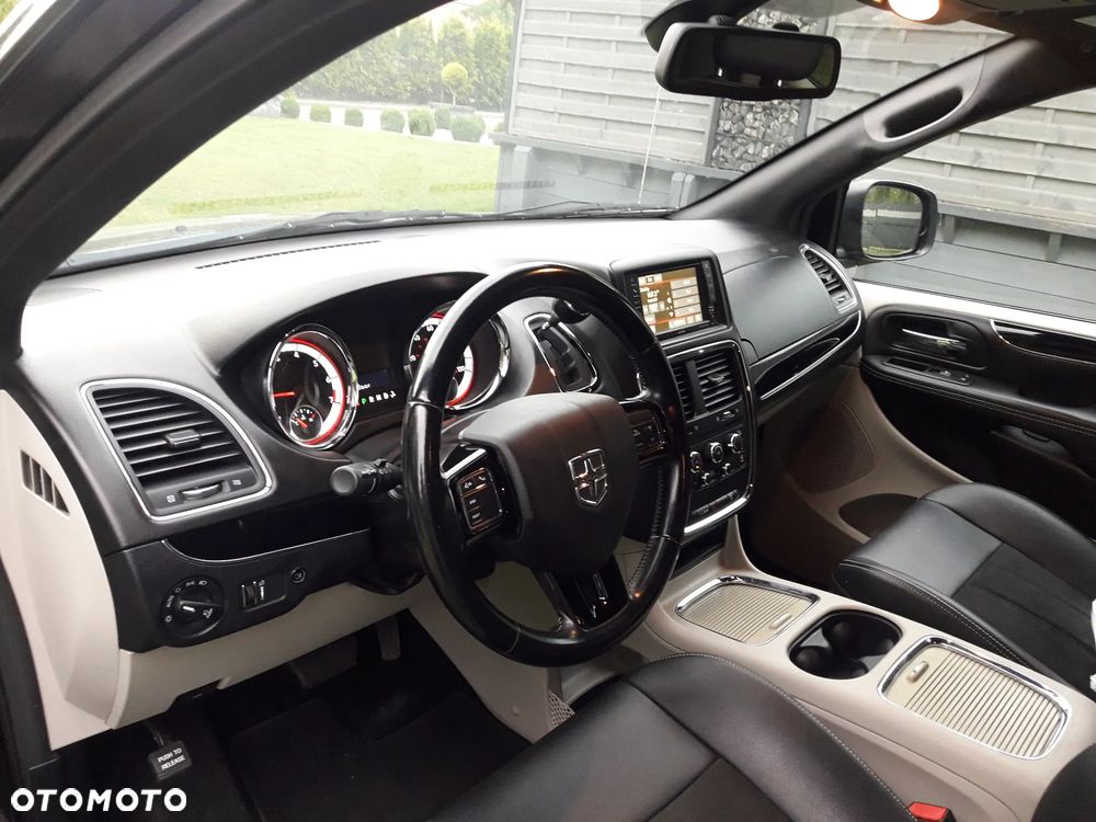 Dodge Grand Caravan - 9