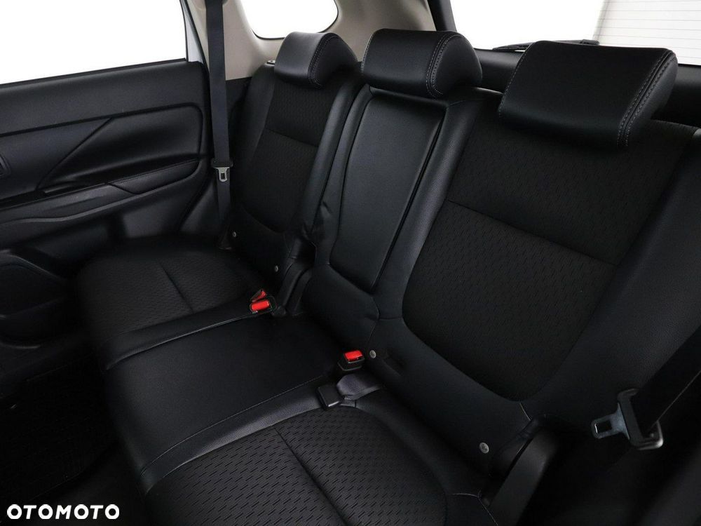 Mitsubishi Outlander - 17