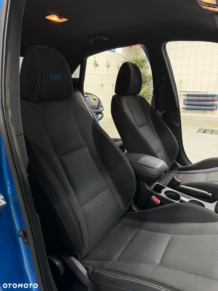 Hyundai i30 blue 1.6 GDI Passion - 13