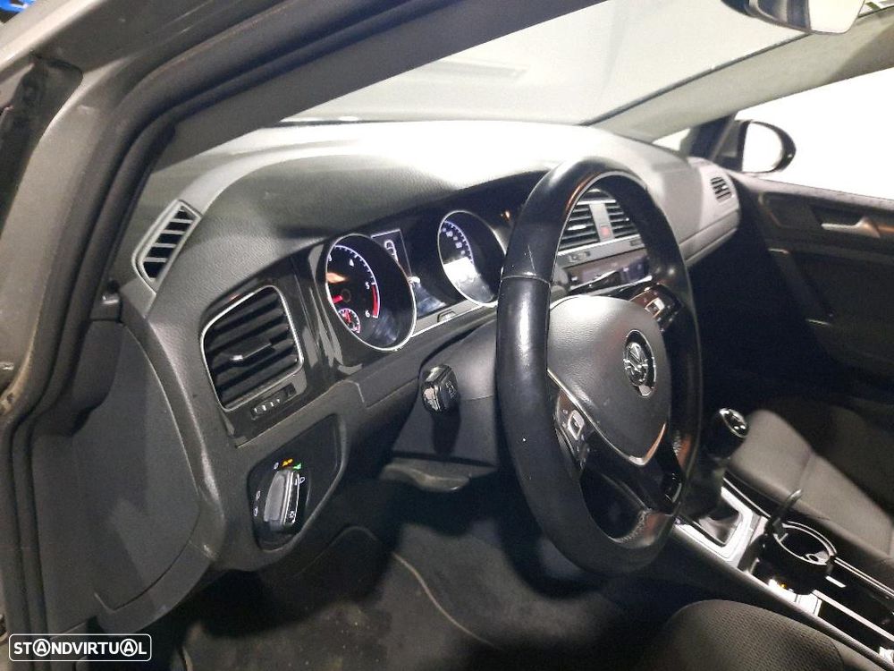 VW Golf 1.6 TDI Confortline - 13