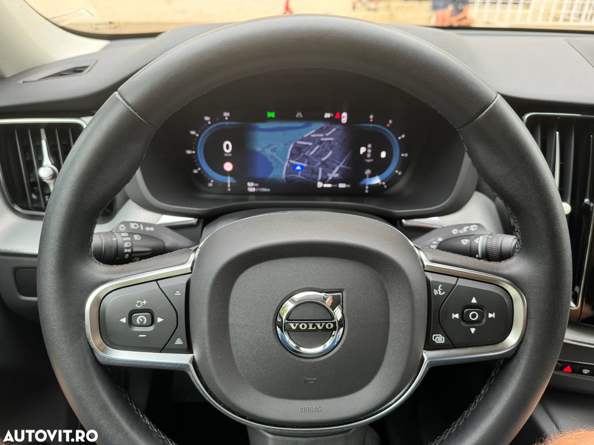 Volvo XC 60 B4 MHEV AT FWD Core - 17