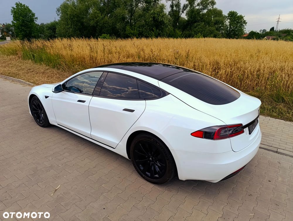 Tesla Model S - 25