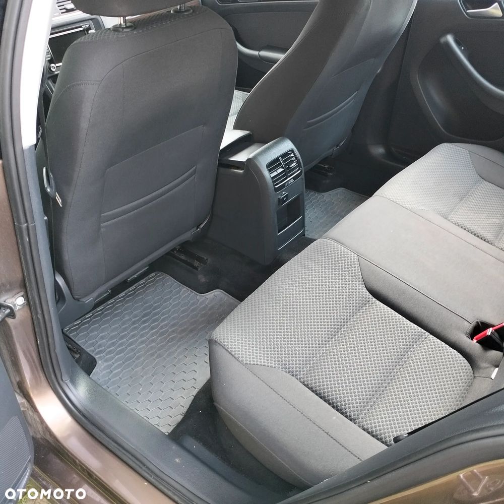 Volkswagen Jetta 1.2 TSI Comfortline - 30