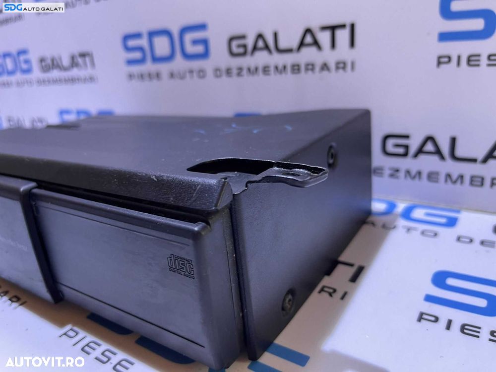 Magazie CD - uri Mercedes W203 Clasa C Class 2001 - 2007 Cod A2038209089 - 2