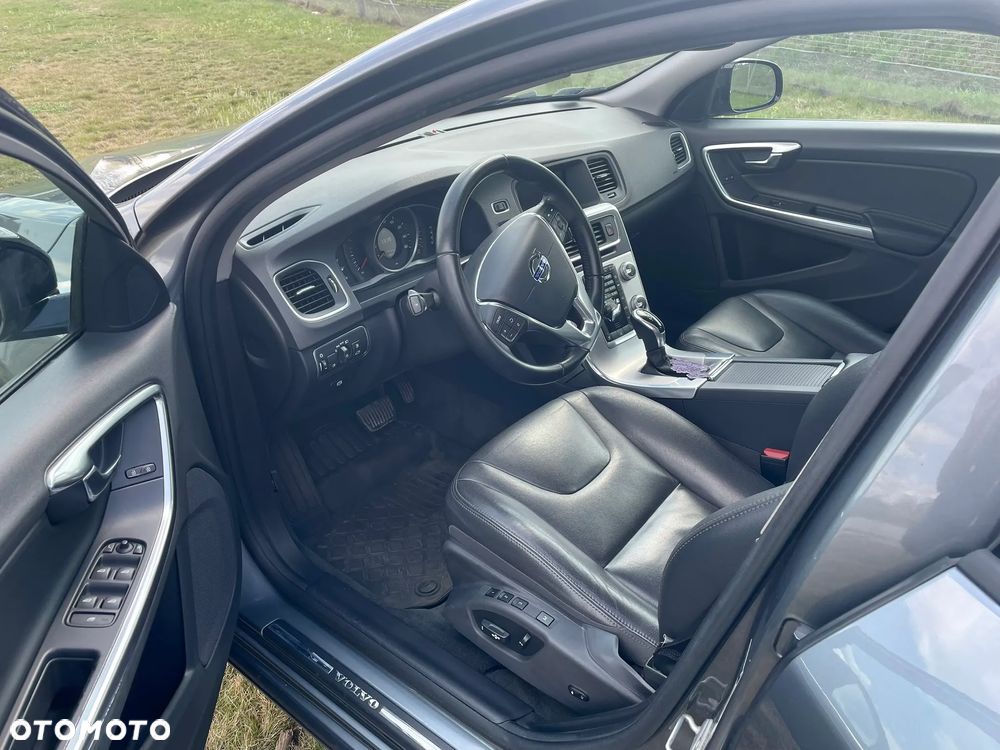 Volvo S60 T5 Drive-E Dynamic Edition (Momentum) - 11