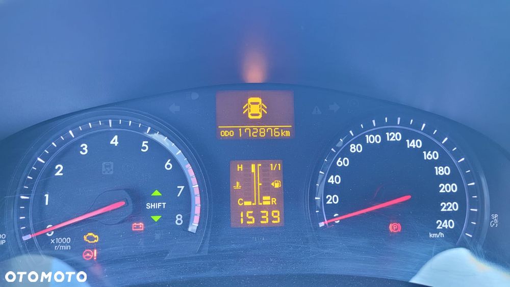 Toyota Avensis 2.0 Premium - 9