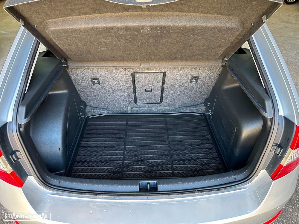 Skoda Rapid Spaceback 1.6 TDi Elegance - 30