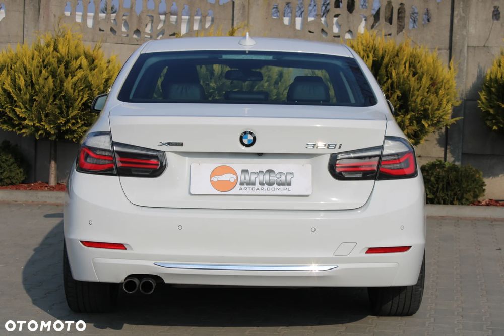BMW Seria 3 328i xDrive Sport Line - 16