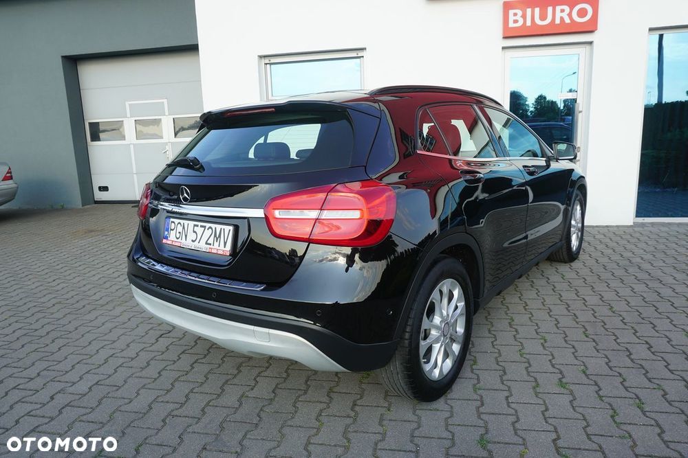 Mercedes-Benz GLA 200 7G-DCT Urban - 4