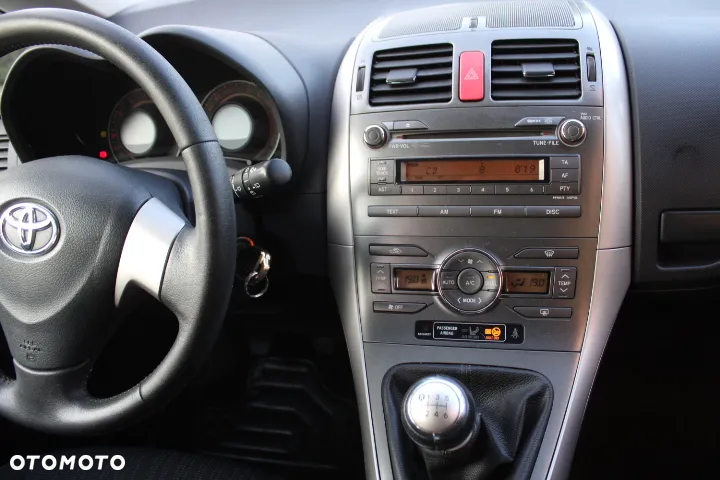 Toyota Auris 1.33 VVT-i Premium + - 9
