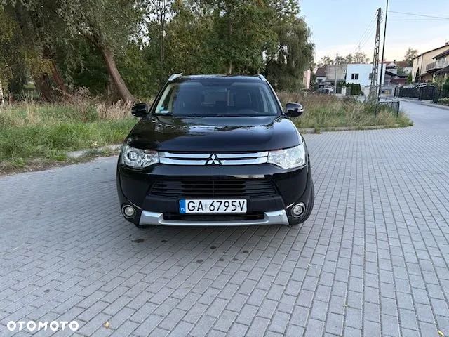 Mitsubishi Outlander - 2