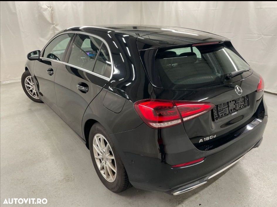 Mercedes-Benz A 180 d 7G-DCT - 3