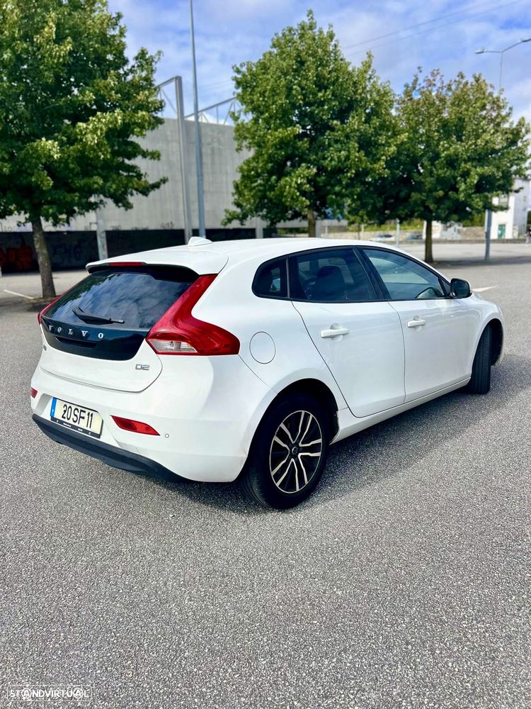 Volvo V40 2.0 D2 Momentum - 4