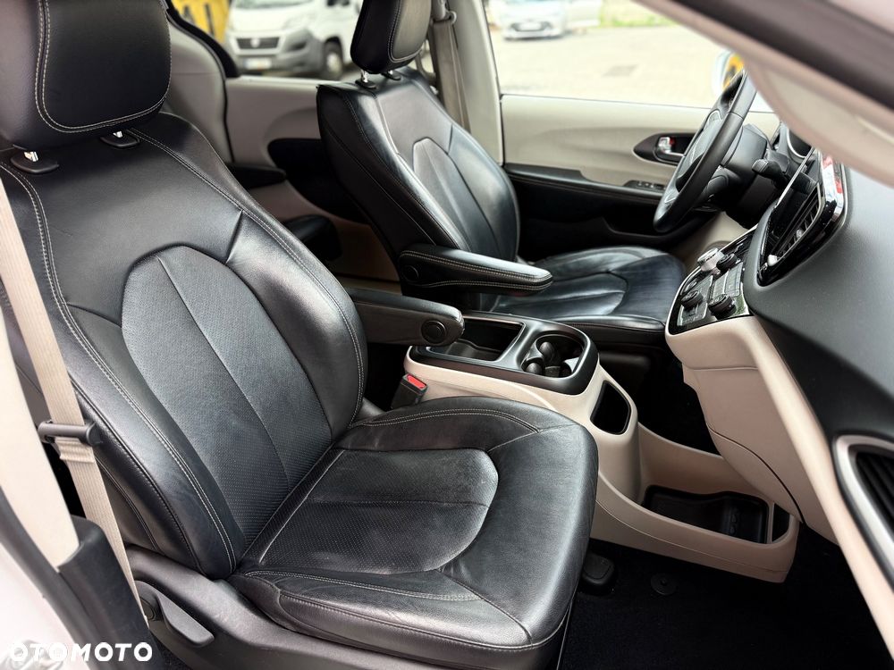Chrysler Pacifica - 13