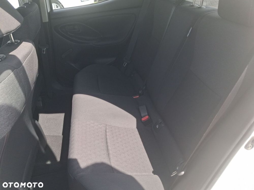 Toyota Yaris - 12