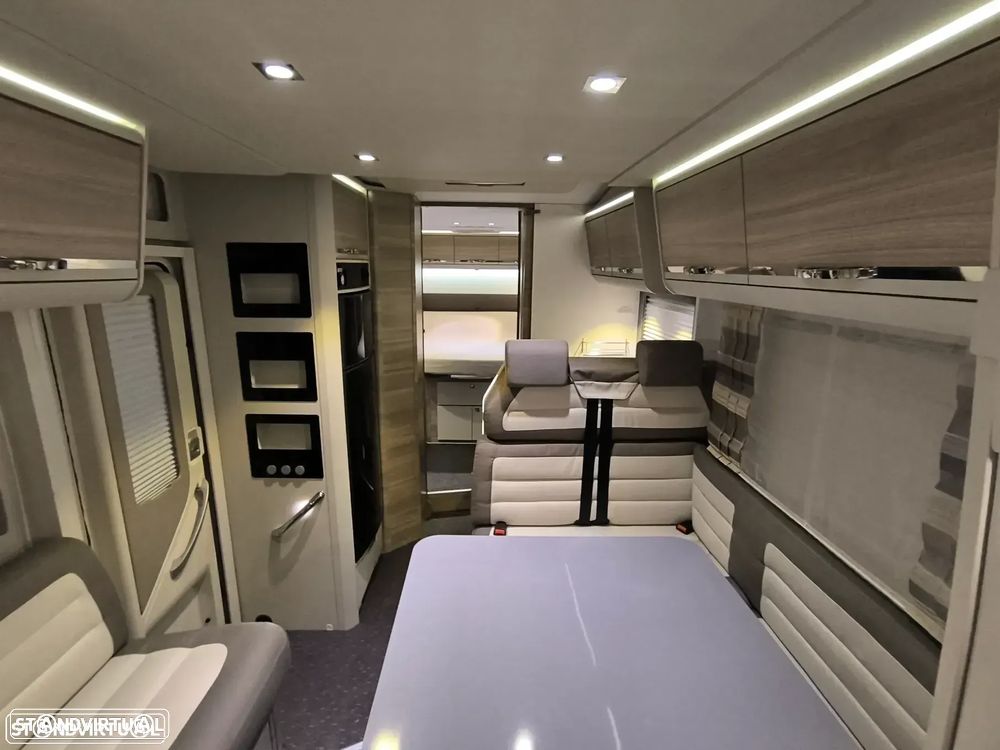 Adria Matrix M670SC 50 Anos 5lugares Cama central e basculante - 10