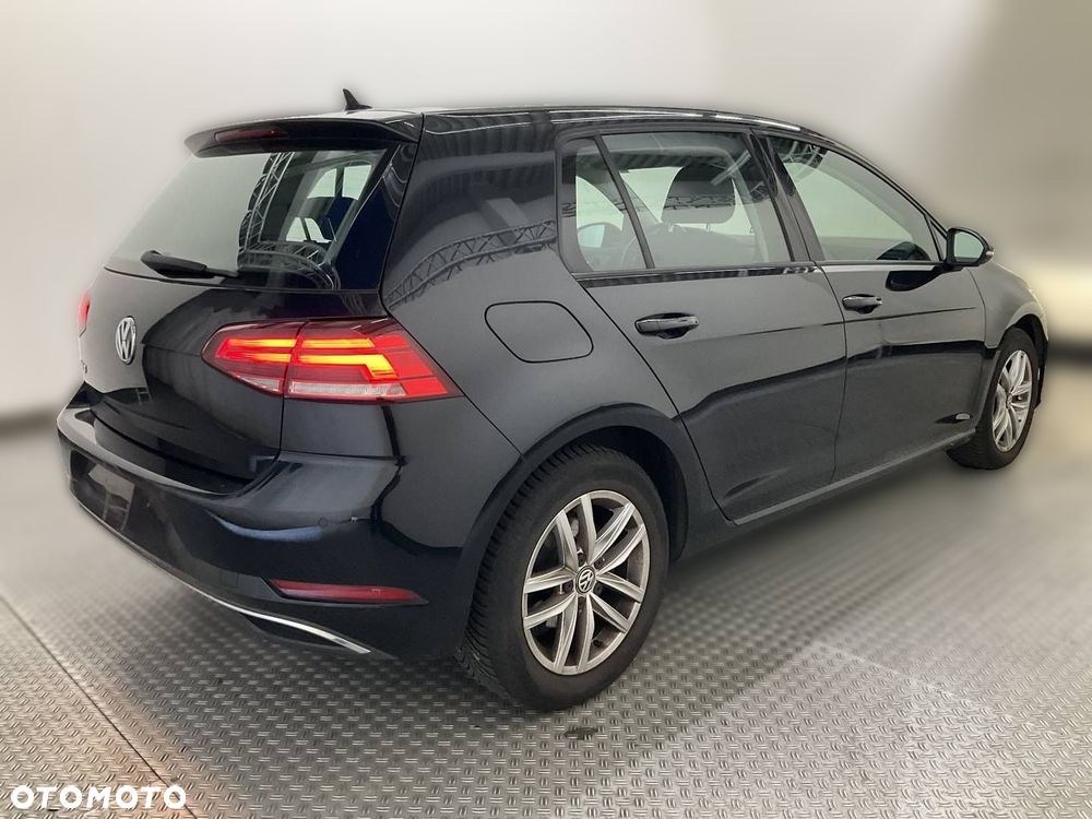 Volkswagen Golf - 10