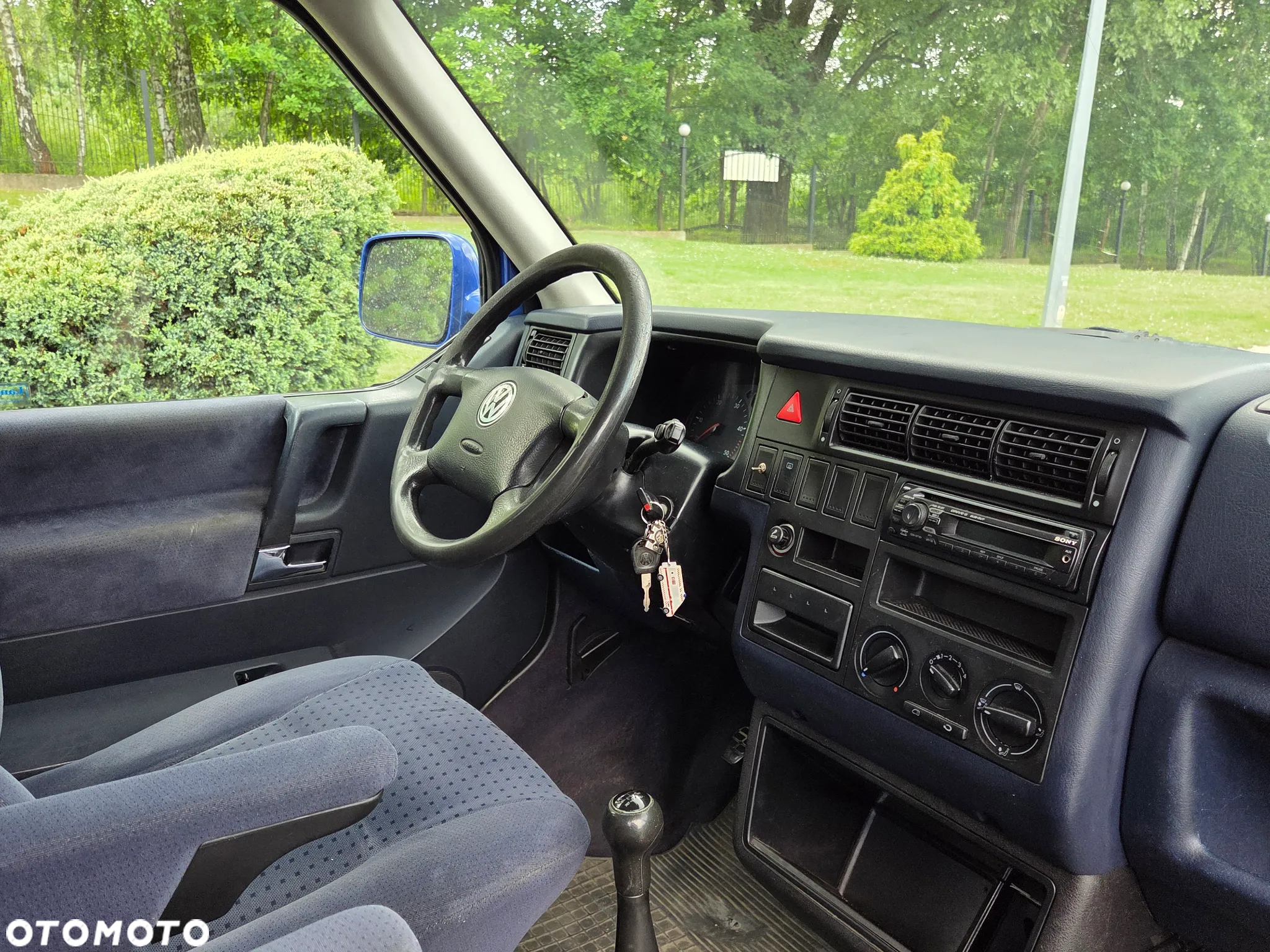 Volkswagen Caravelle - 17