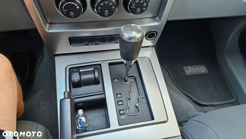 Jeep Cherokee 2.8 CRD DPF Automatik Limited - 40