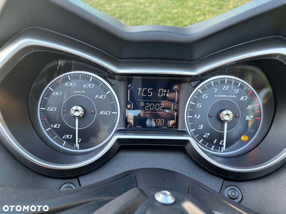 Yamaha X-max - 9