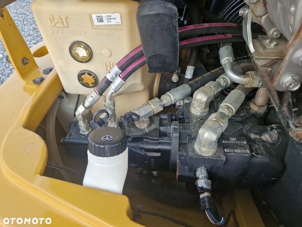 Caterpillar 906M - 16