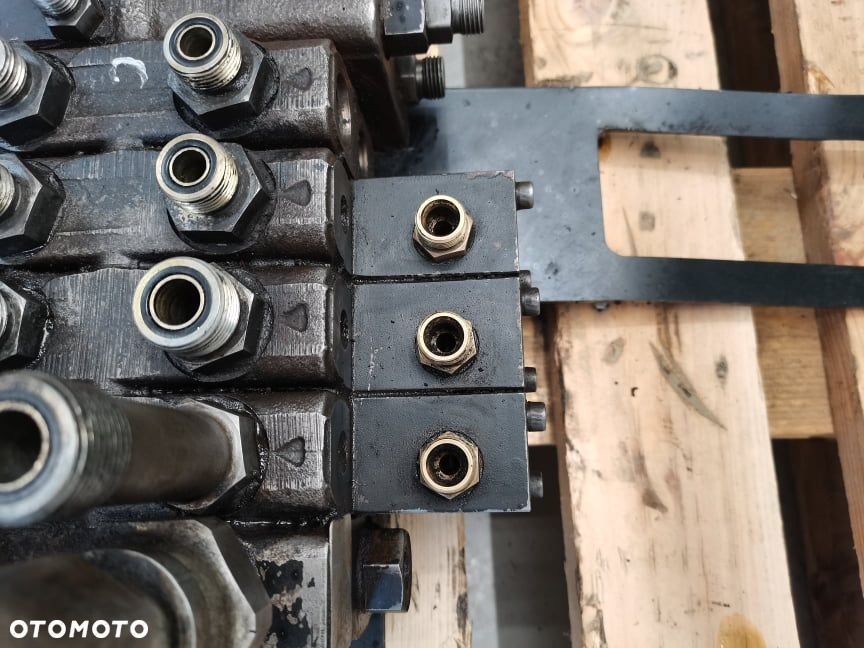 Rozdzielacz hydrauliczny CAT TH 63 - 9
