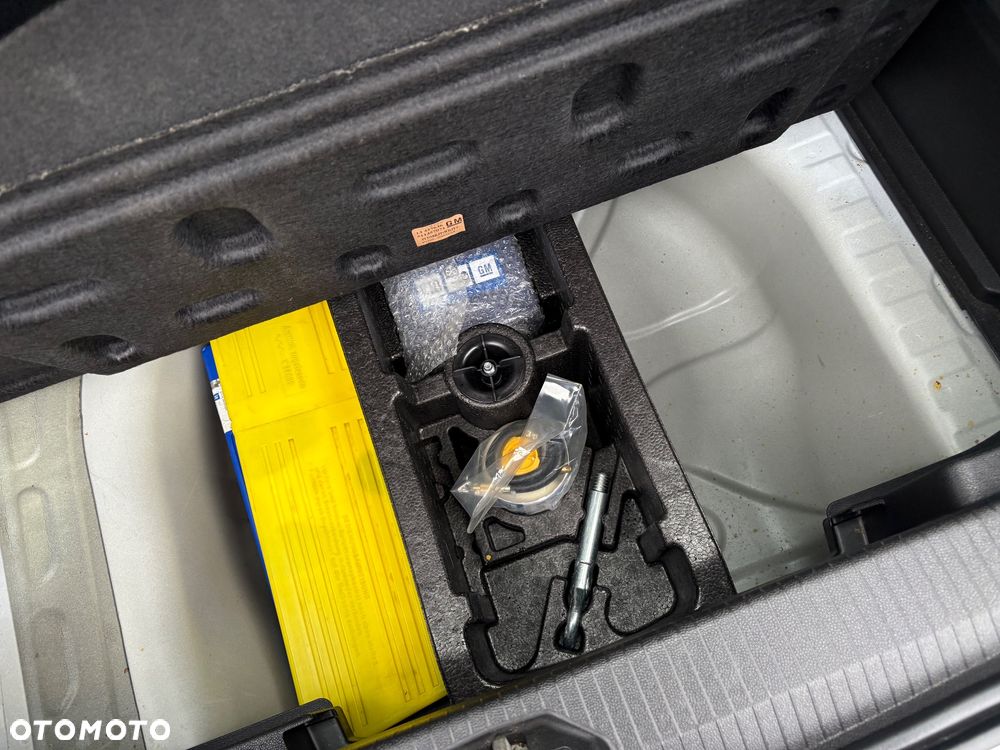 Opel Corsa 1.4 16V Innovation - 16