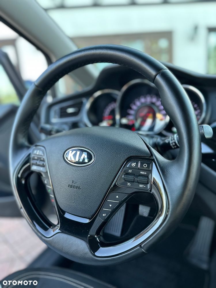 Kia Ceed 1.4 CVVT Dream-Team Edition - 27
