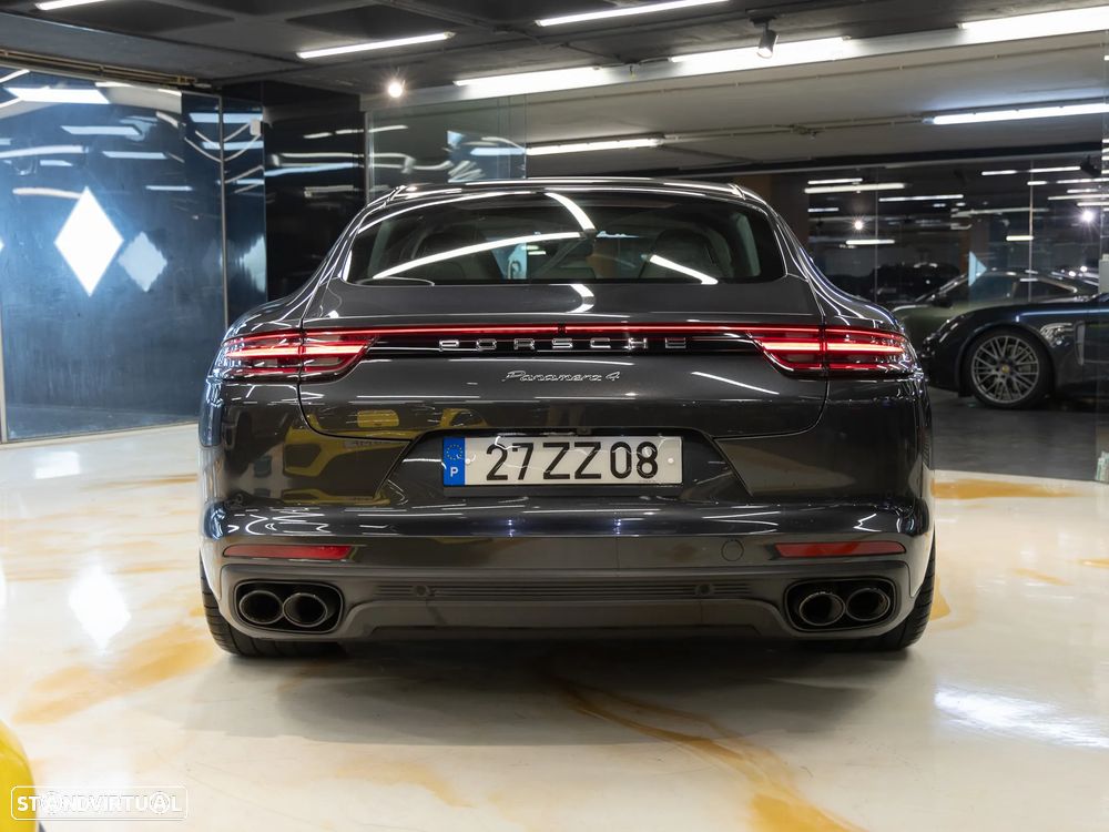 Porsche Panamera 4 Platinum Edition - 8