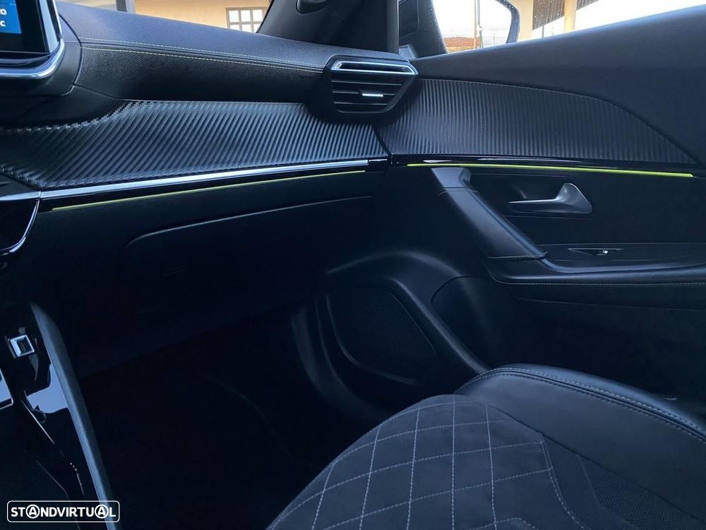 Peugeot 2008 1.2 PureTech GT EAT8 - 32