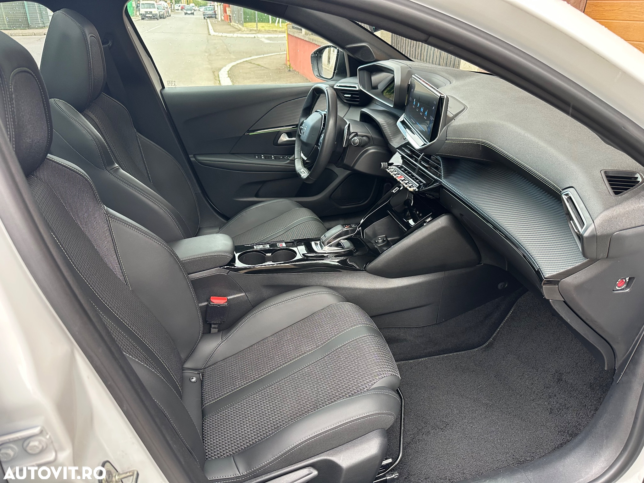 Peugeot 208 PureTech 130 EAT8 GT - 20