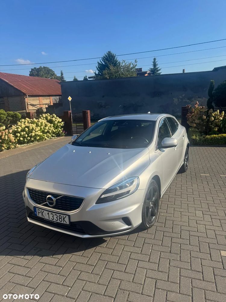 Volvo V40 D2 Drive-E SCR R-Design Momentum - 4