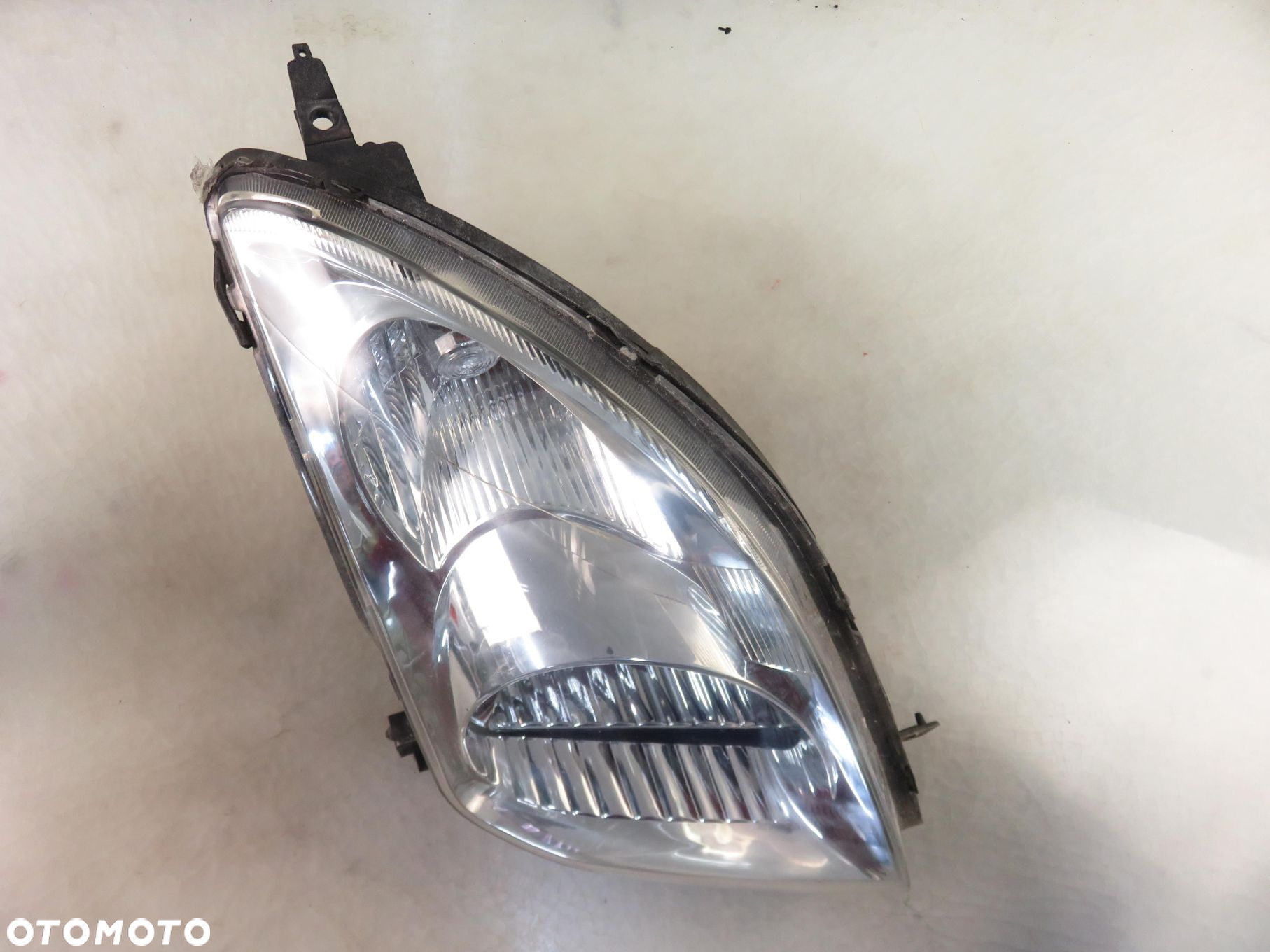 LAMPA PRAWA PRZEDNIA SUZUKI SWIFT III - 2