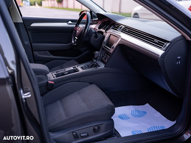 Volkswagen Passat Variant 2.0 TDI DSG Highline - 10