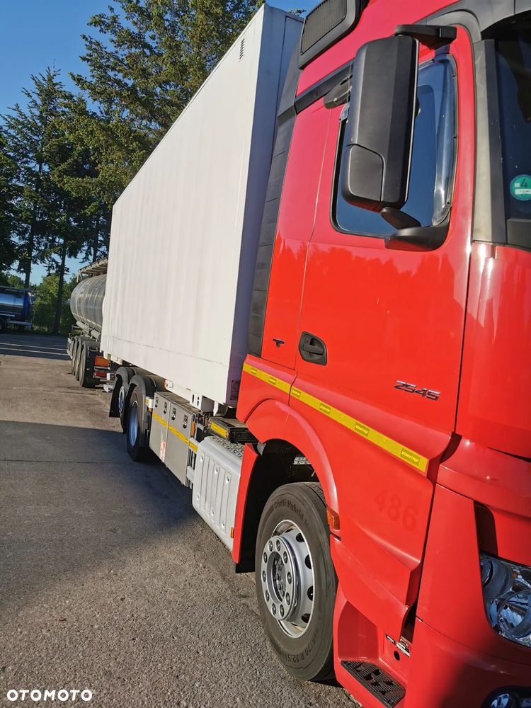Mercedes-Benz Actros - 4