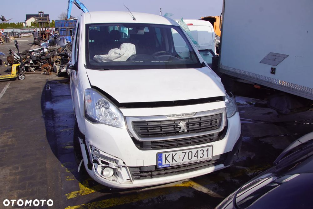 Auto na części - Peugeot Partner II Tepee Lift 1.6 HDI 99 KM BH02 20ET23 EWP 2016R Silnik Skrzynia Drzwi Błotnik Zderzak Lampa Lusterko Szyba Klamka Deska Kokpit Sterownik Moduł Czujnik Licznik Panel Kierownica - 9
