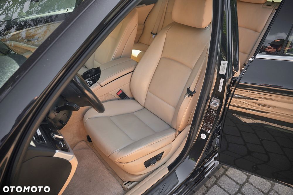 BMW Seria 5 520d - 24