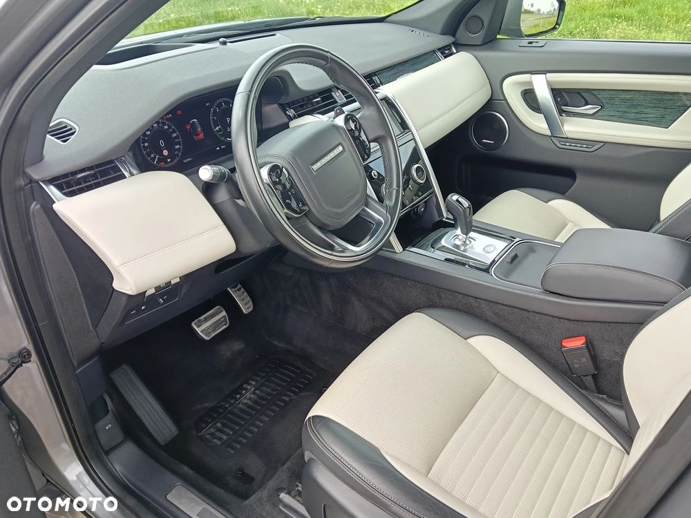 Land Rover Discovery Sport P300e R-Dynamic - 18