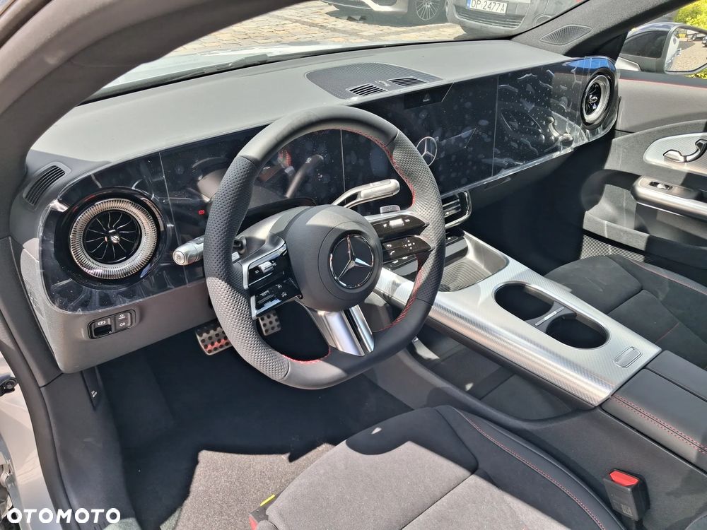 Mercedes-Benz CLA 200 mHEV 8G-DCT - 11