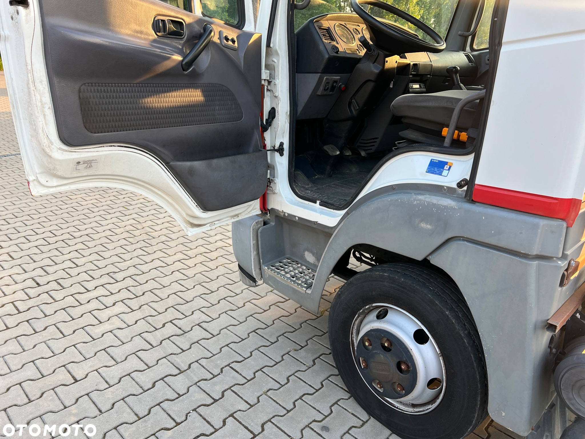 Nissan Atleon 80.140 - 18
