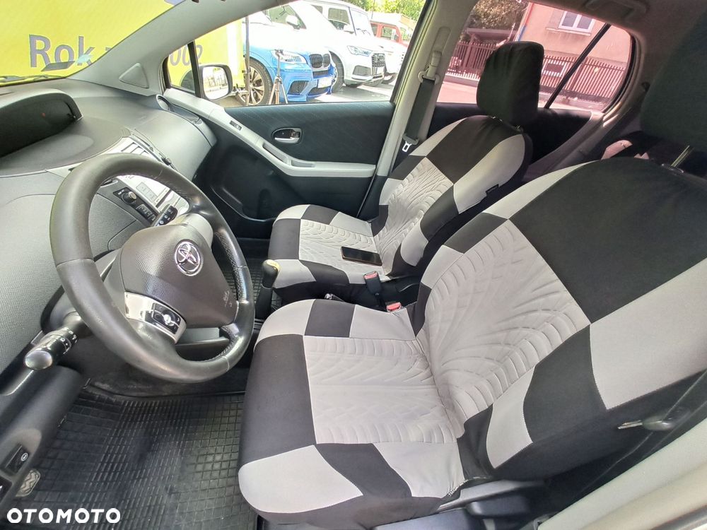 Toyota Yaris - 8