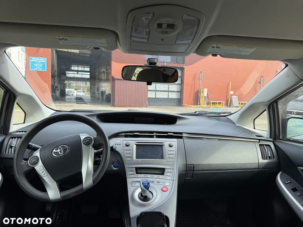 Toyota Prius 1.8 HSD Sol - 8