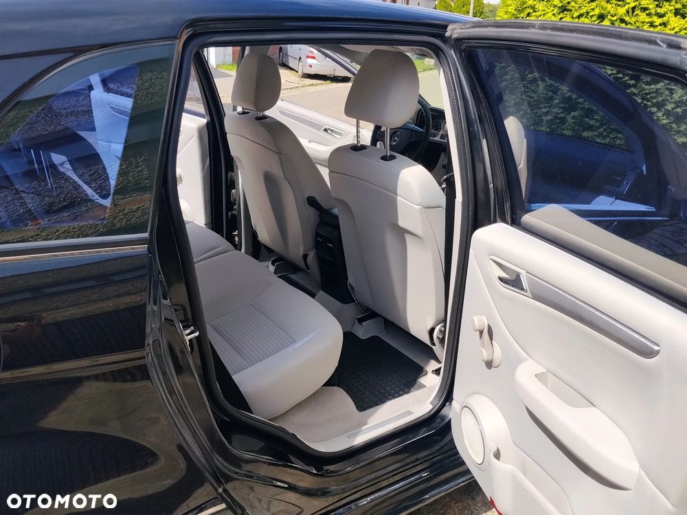 Mercedes-Benz Klasa B 200 Special Edition - 27